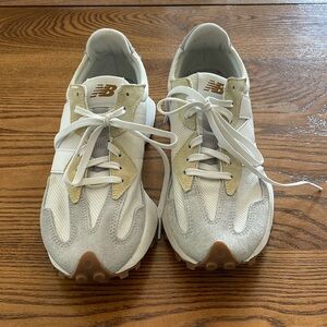 New Balance tennis shoes